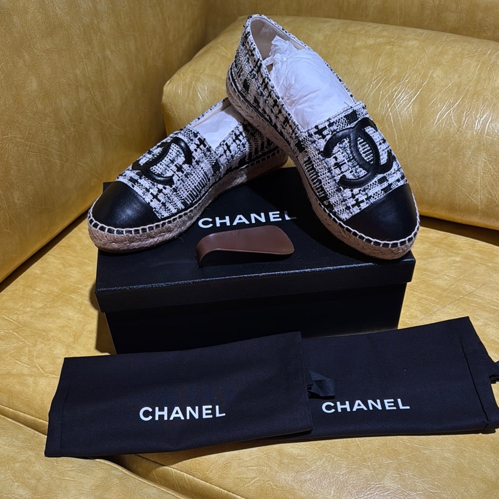 🤩 😮 🔥 CHANEL Black and White Espadrilles with Woven Rope Sole